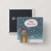 漫画の茶色の子猫は、雪の森の中でサンタハットを着ている 缶バッジ (正面&裏面)