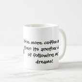 漫画の飛んでいるなブタのカスタマイズ可能な文字のマグ コーヒーマグカップ (正面右)