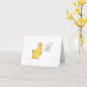 漫画の鶏が蝶を追いかけるテンプレート カード (黄色い花)
