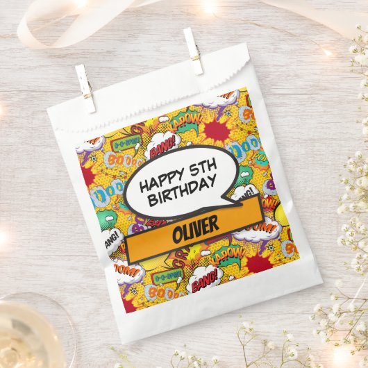 漫画カスタムブックスーパーヒーローバースデーパーティー フェイバーバッグ (クリップ留めされた状態)