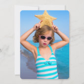 漫画グリーンホエールプールパーティーガールフォト誕生日 招待状 (裏面)