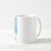 漫画サーファー・ガールが海岸でポーズをとる コーヒーマグカップ (正面右)