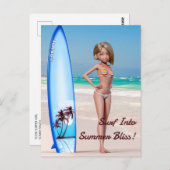 漫画サーファー・ガールが海岸でポーズをとる ポストカード (正面/裏面)