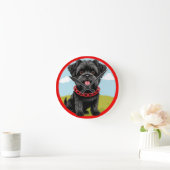 漫画スタイルの赤い襟の可愛い黒犬 ラウンド壁時計 (ホーム)
