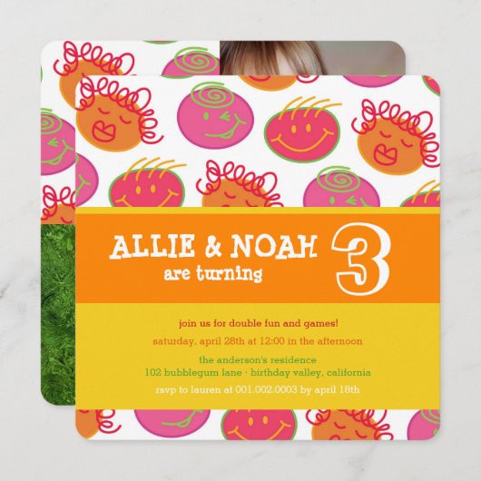 漫画バブルガム顔ツインズ誕生日フォト招待状 招待状 (正面/裏面)