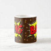 漫画ポップ・アートのアートイエローレッドバンブラウンスターズノベルティ コーヒーマグカップ (中央)