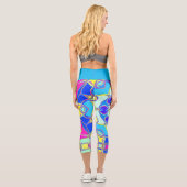 漫画マンダラフラワーブルー黄色とピンク カプリレギンス (裏面)