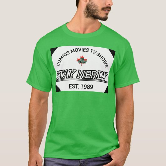 漫画MoviesVショーStay Nerdy Est 1989ファミリー Tシャツ (正面)