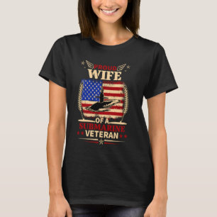 潜水艦誇りを持った退役軍人女性退役軍人サブの妻 Tシャツ