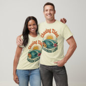 潮流を追いかけて光を捉える ビーチサマーデザイン Tシャツ (ユニセックス)
