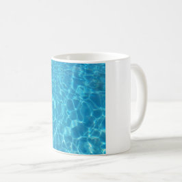 澄んだ青空の青いプールの水 コーヒーマグカップ