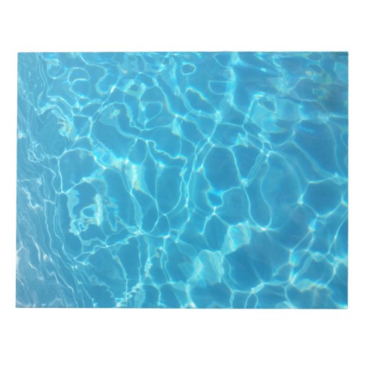 澄んだ青空の青いプールの水 ノートパッド (正面)