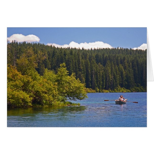 澄んな湖のボート (正面横)