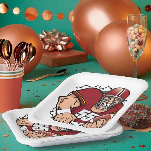 激しいアメリカンフットボール選手が突破 ペーパープレート