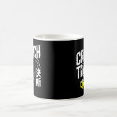 激しいクランチタイムの猫サッカー マグ (中央)