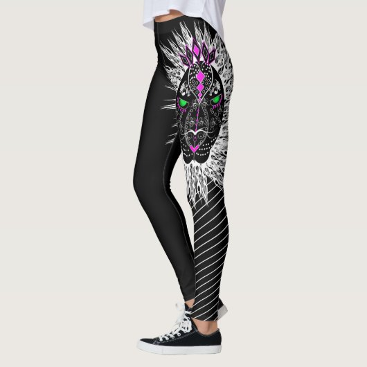 激しいレオ黒で隔離されるライオンのLeggins レギンス (左)