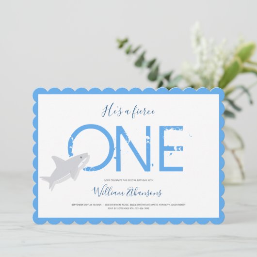 激しい一青の白いサメ動物第一誕生日 招待状 (スタンド正面)