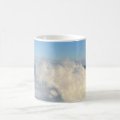 激しい勢いで飲む コーヒーマグカップ (中央)