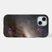 激しい星形成中の銀河NGC 4258 iPhone 15ケース (裏面横)
