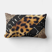激しい調和：アフリカヒョウ&スナンケキンパター ランバークッション (正面)