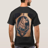激しい部族の狼が月のTシャツで吠える Tシャツ (裏面)