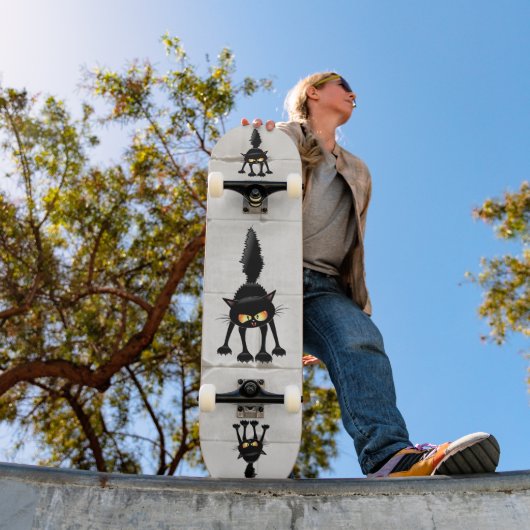 激しおもしろいい黒猫の漫画 スケートボード (室外1)