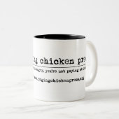激怒する鶏の出版物のマグ ツートーンマグカップ (正面右)