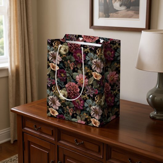 濃いお洒落ムーディミュートされたピンクと緑のフローラ ミディアムペーパーバッグ