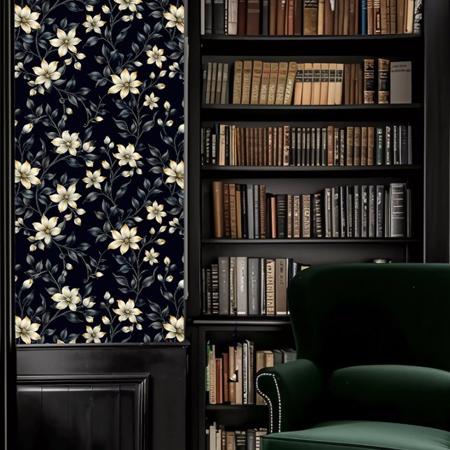 濃いアカデミアグレーの葉とクリームの花 壁紙 (Dark Academia Gray Foliage with Cream Flowers Wallpaper in a library.)