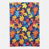 濃いカラフル青の背景の紅葉 キッチンタオル (縦)