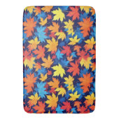 濃いカラフル青の背景の紅葉 バスマット (正面縦)