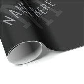 濃いグレーとブラックのモノグラム名前パターン ラッピングペーパー (ロールコーナー)