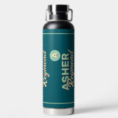 濃いティール(緑がかった色)のウォーターボトル(名前) ウォーターボトル (背面)