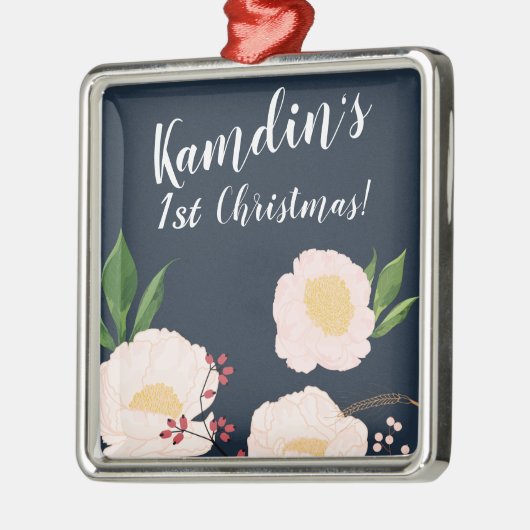 濃いパーソナライズされた青に白いフローラの花 メタルオーナメント (左)