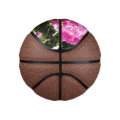 濃いピンクの牡丹 ミニバスケットボール (右)