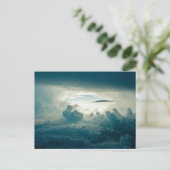 濃いフワフワ雲の空中表示 ポストカード (スタンド正面)