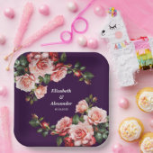 濃いムーディピンクと赤いバラの紫結婚の ペーパープレート (パーティー)