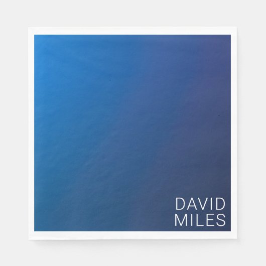 濃いモダン青色のグラデーションと編ミニマル集文字 スタンダードランチョンナプキン (正面)