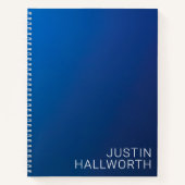 濃いモダン青色のグラデーションと編ミニマル集文字 ノートブック (正面)