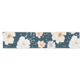 濃い海の背景にライトカラーの花 ショートテーブルランナー (横)
