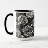 濃い灰色に白い牡丹の花 マグカップ (左)