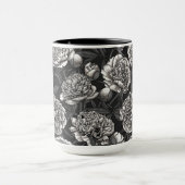 濃い灰色に白い牡丹の花 マグカップ (中央)