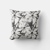 濃い灰色の白い花 クッション (正面)