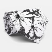 濃い灰色の白い花 ネクタイ (ロール)