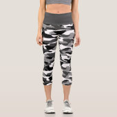 濃い灰色の黒と白の迷彩模様 カプリレギンス (正面)