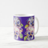 濃い紫のマグカップ上のパンジー水の色のフローラルパターン コーヒーマグカップ (正面右)