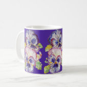 濃い紫のマグカップ上のパンジー水の色のフローラルパターン コーヒーマグカップ (正面左)