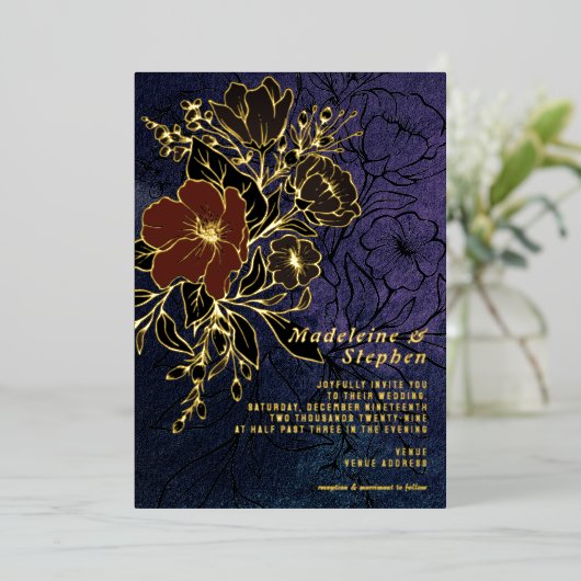 濃い紫の野草秋の冬の結婚式 箔招待状 (立ち正面)