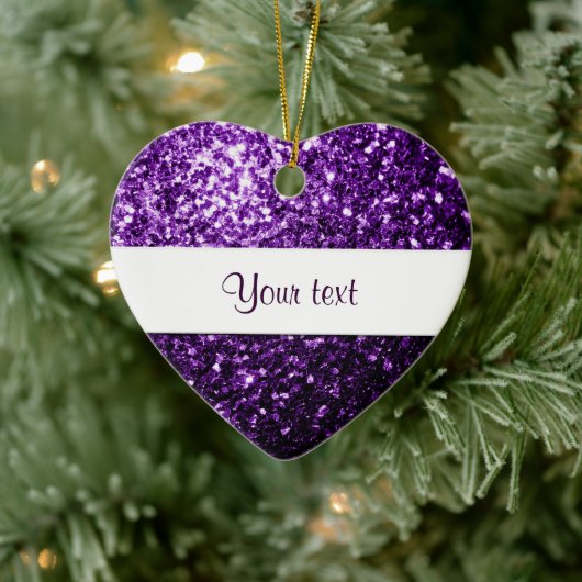 濃い紫色の光沢のあるフェイクグリッターの輝きをパーソナライズ セラミックオーナメント (ツリー)