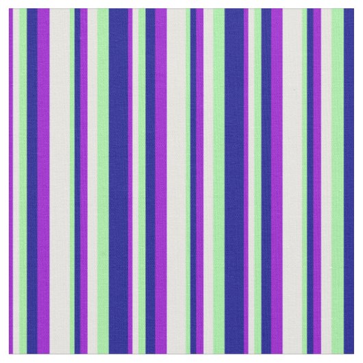 濃い紫、白、緑、および濃い青のパターン ファブリック (クローズアップ)